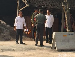 Bareng Gibran, Jokowi Pantau Simulasi Kirab Pernikahan Kahiyang