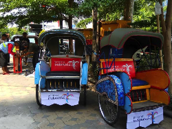 Becak Pengantar Tamu Kahiyang-Bobby Ditempel Logo Pesona Indonesia