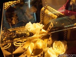 Tas Chanel Sampai Sepatu Valentino, Seserahan Bobby untuk Kahiyang Ayu