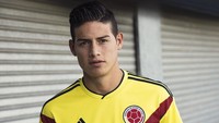 Kolombia juga bereuni dengan jersey mereka. Desai yang dipakai James Rodriguez dkk untuk Piala Dunia 2018 mendatang terinspirasi dengan seragam yang dipakai pada Piala Dunia 1990 (adidas)