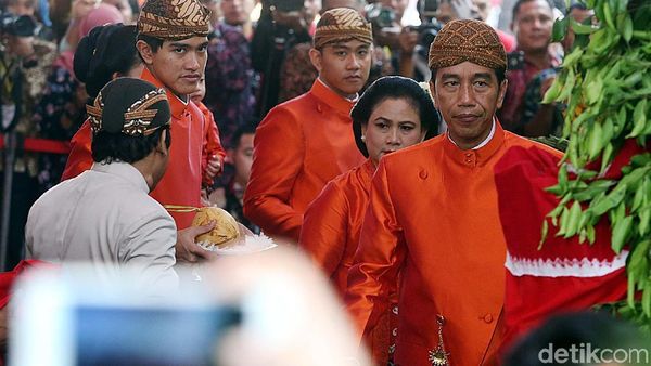 Melihat Lagi Prosesi Siraman dan Midodareni Kahiyang Putri Jokowi