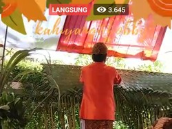 Facebook Jokowi Siarkan Live Pemasangan Bleketepe Pernikahan Kahiyang