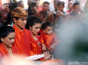 Gemasnya Cucu Jokowi Pakai Beskap Oranye Jelang Pernikahan Kahiyang