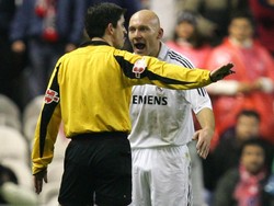 Di Everton Thomas Gravesen tampil sangat baik sebagai gelandang bertahan. Tapi dia ternyata tak cukup baik untuk Real Madrid, klub yang dia perkuat selama dua musim namun total hanya tampil 34 kali di liga. (Denis Doyle/Getty Images)