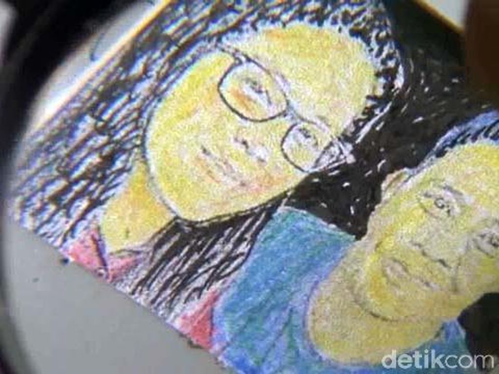 Jupri Abdullah Lukis Kahiyang-Bobby dalam Ukuran Mini Jupri Abdullah Lukis Kahiyang-Bobby dalam Ukuran Mini