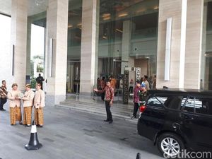 Jelang Prosesi Siraman, Keluarga Bobby Nasution Mulai Berdatangan