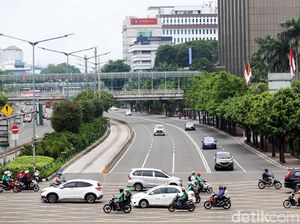 Pemprov DKI-Polisi akan Rapat Bahas Pembatalan Pergub Larangan Motor Pemprov DKI-Polisi akan Rapat Bahas Pembatalan Pergub Larangan Motor