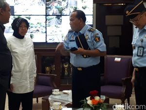 Risma Beri Akses Data ke Imigrasi untuk Pembuatan Paspor Warga