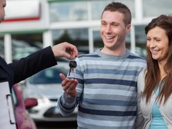 Mau Beli Mobil Baru, Nabung Dulu atau Kredit Aja Langsung?