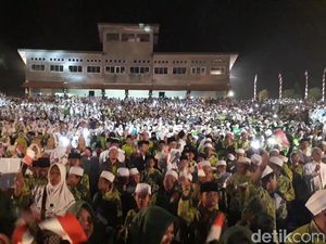 32 Ribu Santri Pasuruan Pecahkan Rekor Muri Hafalan Kitab 32 Ribu Santri Pasuruan Pecahkan Rekor Muri Hafalan Kitab