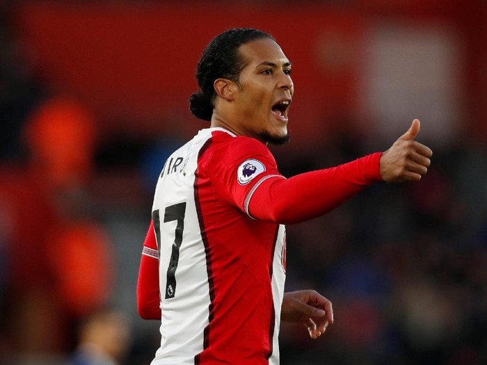 Soccer Football - Premier League - Southampton vs West Bromwich Albion - St Mary's Stadium, Southampton, Britain - October 21, 2017   Southampton's Virgil van Dijk     Action Images via Reuters/Paul Childs    EDITORIAL USE ONLY. No use with unauthorized audio, video, data, fixture lists, club/league logos or 