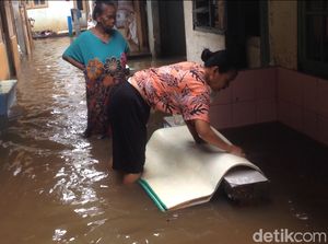 Warga Kebon Pala Jaktim Menanti Tanggul Pencegah Banjir Dibangun