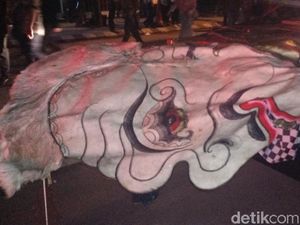 Malam Midodareni Kahiyang, Semar Raksasa Datang