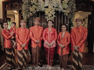 Potret Keluarga Jokowi di Siraman Kahiyang