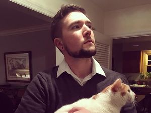 Foto: Pria Ganteng Ini Jadi Viral Karena Foto Sama Kucing