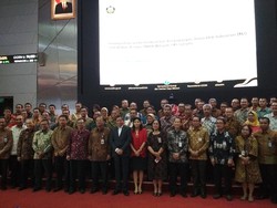 Bersama Teman Kampus, Jonan Buka Perdagangan Bursa