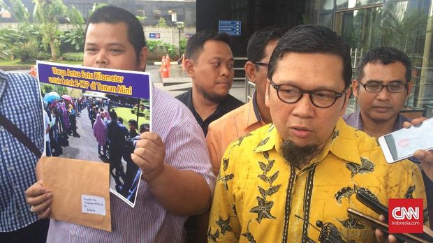 Ketua GMPG Ahmad Doli Kurnia menyambangi Komisi Pemberantasan Korupsi (KPK) untuk memberikan dukungan dalam mengusut kasus korupsi proyek pengadaan e-KTP, yang ditaksir merugikan negara hingga Rp2,3 triliun.