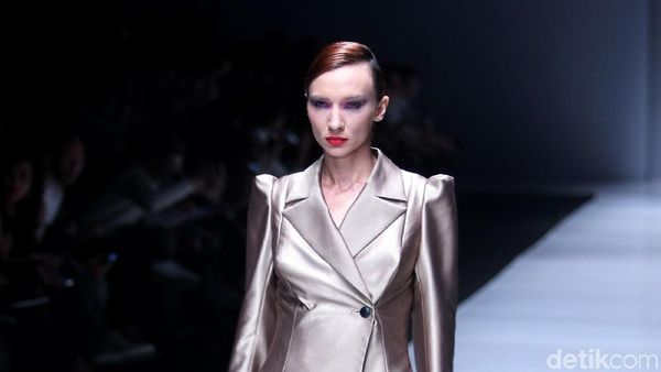 Foto: 15 Koleksi Busana Jeffry Tan untuk Wanita Urban