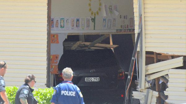 Penampakan Mobil yang Tabrak Ruang Kelas SD di Sydney