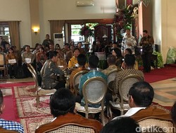 Mahar Nikah Kahiyang dari Bobby: Alat Salat dan Emas 80 Gram