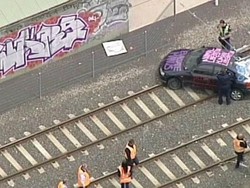 Pengunjuk Rasa Warnai Melbourne Cup Protes Penanganan Tahanan Imigrasi