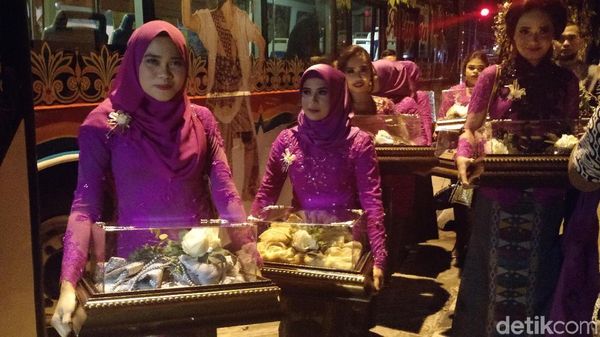 Ini Seserahan yang Dibawa Bobby Sekeluarga ke Midodareni Kahiyang