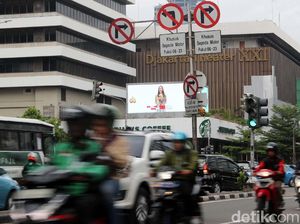 Pengumuman! Motor Boleh Lewat Bundaran HI-Monas Pengumuman! Motor Boleh Lewat Bundaran HI-Monas