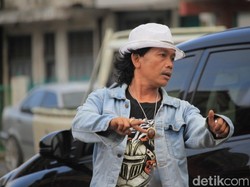 Ini Udin Mick Jagger Pengatur Lalin Nyentrik di Bandung