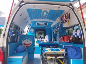 Potret Ambulans Unik Bertema Doraemon dan Minions