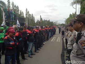 Disebut Jadikan Buruh Komoditas Politik, Ini Tanggapan Sandi