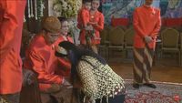 Momen Haru Saat Kahiyang Sungkem dan Mohon Restu ke Jokowi-Iriana