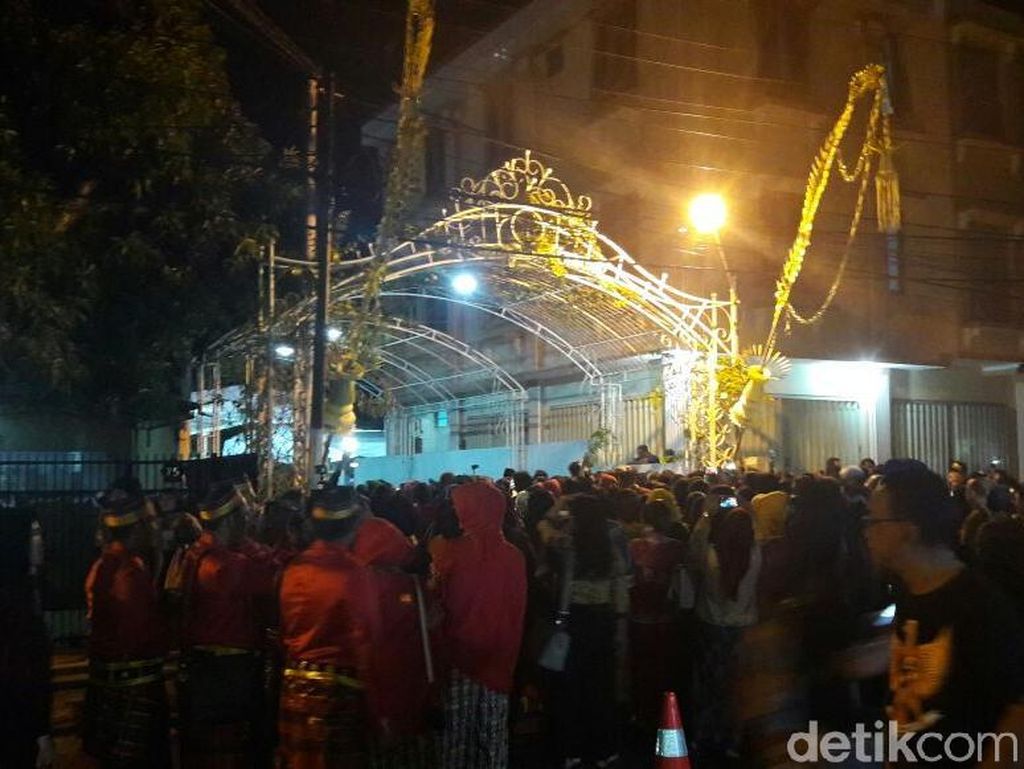 Begini Ramainya Tamu di Acara Midodareni Kahiyang Begini Ramainya Tamu di Acara Midodareni Kahiyang