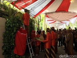 Naik Tangga, Jokowi Pasang Bleketepe untuk Pernikahan Kahiyang