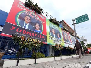 Karangan Bunga untuk Kahiyang-Bobby Terus Berdatangan