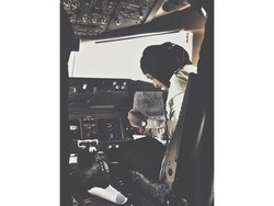 Ini Mozah, Putri Bangsawan Berhijab Pertama yang Jadi Pilot di Dubai