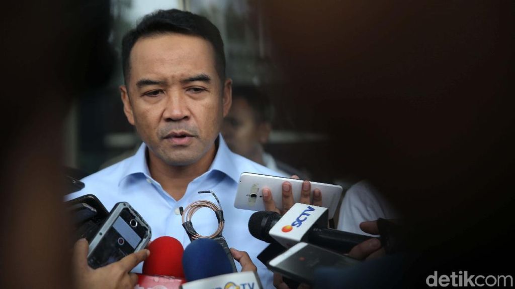 KPK Periksa Teguh Juwarno KPK Periksa Teguh Juwarno