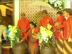 Ini Makna Dibalik Jokowi dan Iriana Jualan Dawet Usai Siraman Kahiyang