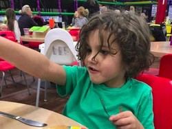 Hancurnya Hati Seorang Ayah Saat Anaknya yang Autis Didiskriminasi