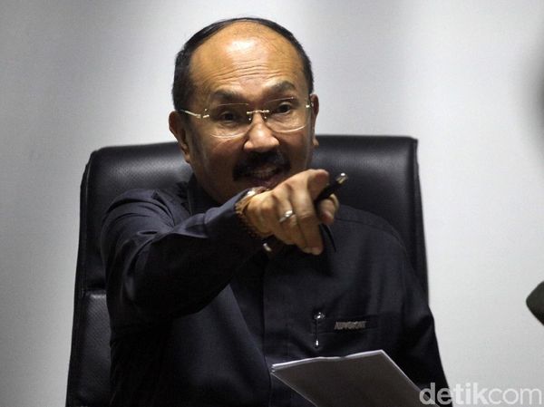 Potret Fredrich Pengacara Bakpao Gagal Dapat Triliunan dari Novanto