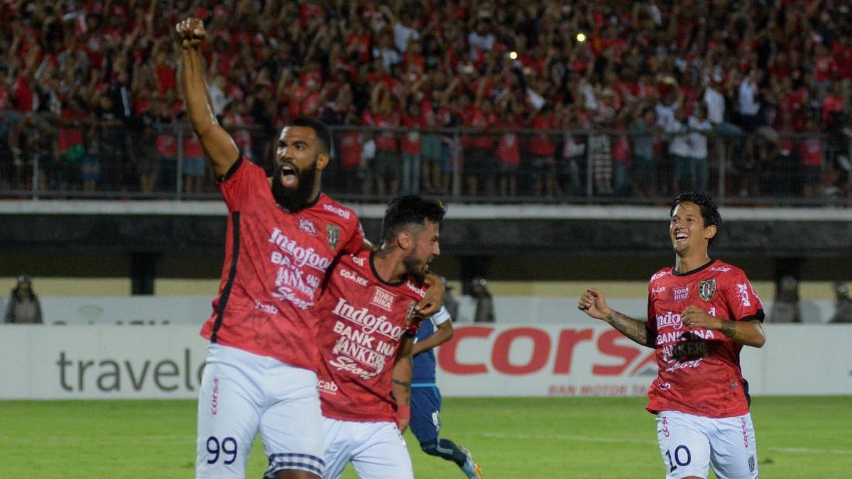 Sylvano Comvalius, Stefano Lilipaly, dan Irfan Bachdim (Wira Suryantala/Antara Foto)