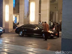 H-1 Nikahan Putri Jokowi, JK Tiba di Hotel Alila Solo