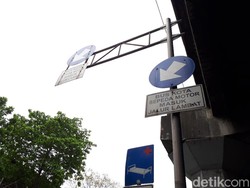 Ditilang Polisi karena Masuk Jalur Cepat, Pemotor ini Malah Heran