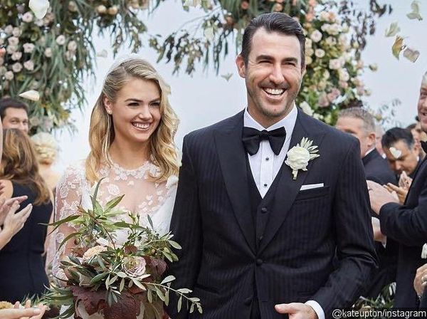 Indahnya Pernikahan Kate Upton: Pakai Naked Dress Hingga di Atas Tebing