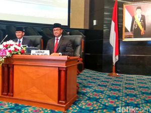 Cerita Sandi tentang Pemilihan Dasi untuk Hadiri Paripurna DPRD