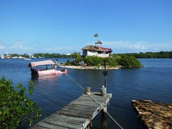 Joyxee Island, Hunian Apung dari 100 Ribu Botol Plastik
