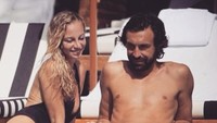 Pirlo dan Valentina Baldini masih menjalin hubungan hingga kini dan sudah dikaruniai sepasang anak kembar (Instagram @vivicocouple)