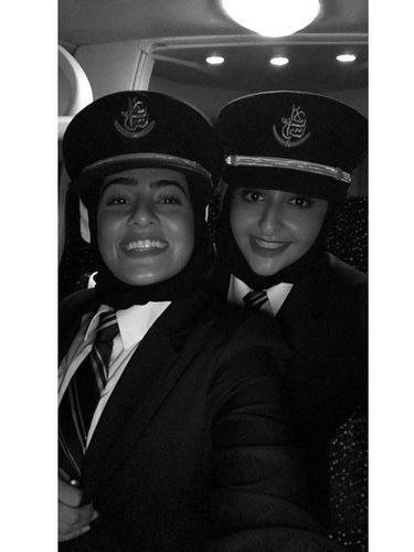 Ini Mozah, Putri Bangsawan Berhijab Pertama yang Kaprikornus Pilot di Dubai