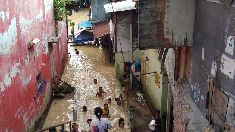 Sungai Meluap, Permukiman Padat Penduduk di Medan Terendam Banjir