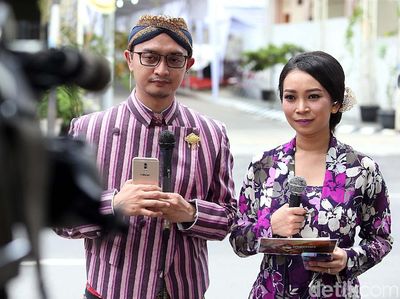 Cantiknya Jurnalis TV Liputan Pernikahan Kahiyang-Bobby Pakai Kebaya