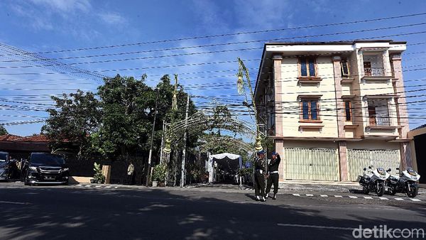 Foto: Suasana Kediaman Jokowi Jelang Prosesi Bleketepe Kahiyang